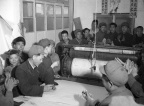 军区政治部印刷局工友热烈认购公债，河北 Print workers of the Military Region's Political Department ardently offer to buy government bonds, Zhangjiakou, Hebei